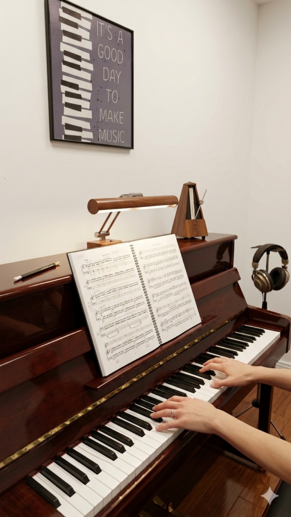 Alumno recibiendo clases de piano en Donostia